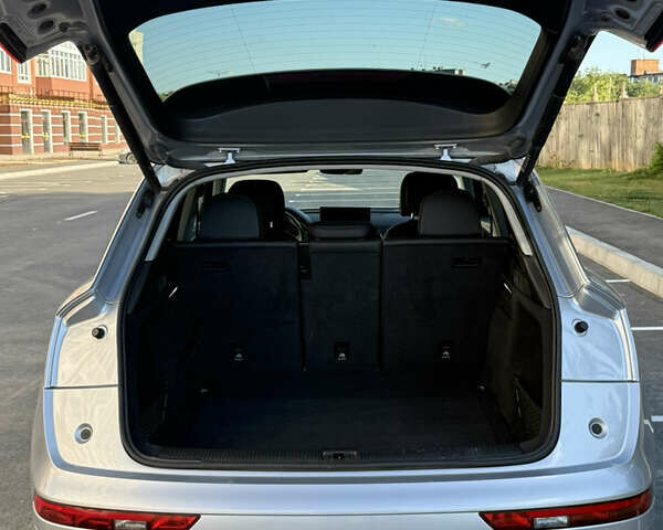 Серый Ауди Ку 5, объемом двигателя 2 л и пробегом 84 тыс. км за 33199 $, фото 19 на Automoto.ua