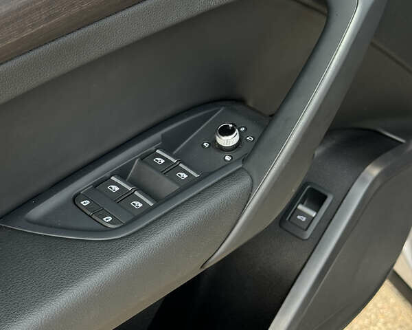 Серый Ауди Ку 5, объемом двигателя 1.98 л и пробегом 100 тыс. км за 38000 $, фото 19 на Automoto.ua