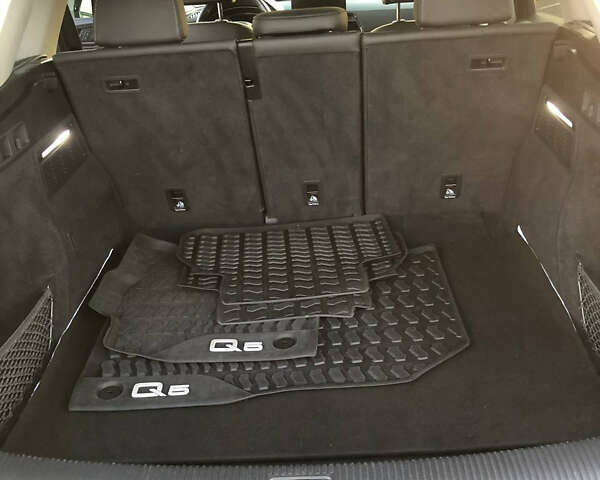 Серый Ауди Ку 5, объемом двигателя 1.98 л и пробегом 50 тыс. км за 39500 $, фото 29 на Automoto.ua