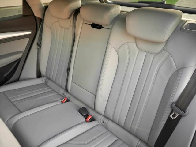 Сірий Ауді Ку 5, об'ємом двигуна 2 л та пробігом 60 тис. км за 24500 $, фото 12 на Automoto.ua