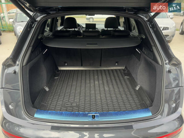 Серый Ауди Ку 5, объемом двигателя 3 л и пробегом 63 тыс. км за 52500 $, фото 42 на Automoto.ua