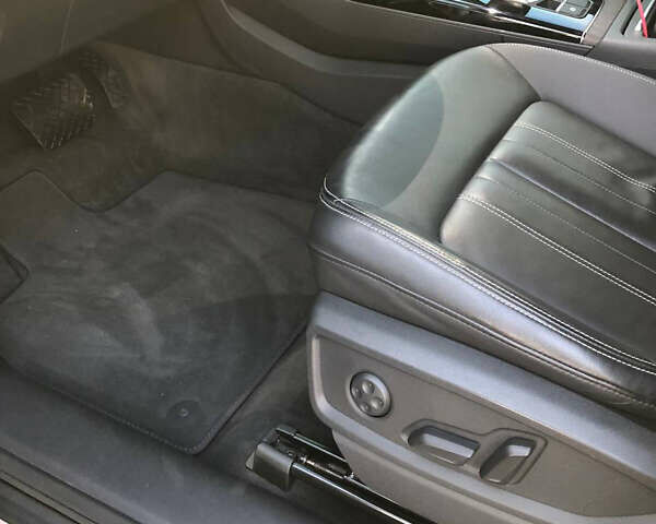 Серый Ауди Ку 5, объемом двигателя 1.98 л и пробегом 50 тыс. км за 39500 $, фото 24 на Automoto.ua