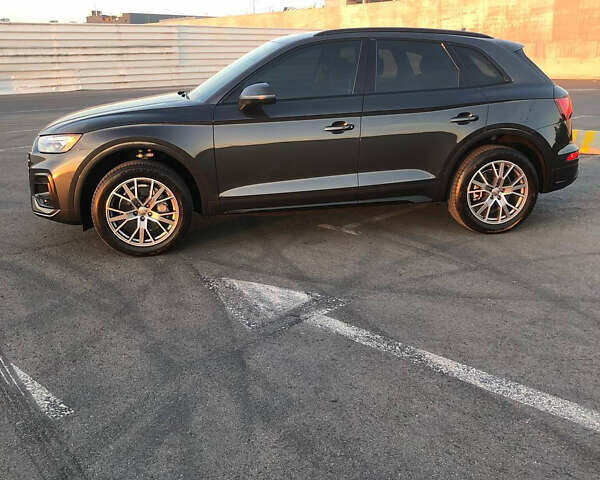 Серый Ауди Ку 5, объемом двигателя 1.98 л и пробегом 50 тыс. км за 39500 $, фото 3 на Automoto.ua