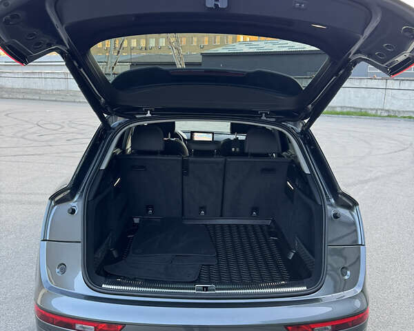 Сірий Ауді Ку 5, об'ємом двигуна 1.98 л та пробігом 25 тис. км за 39800 $, фото 42 на Automoto.ua