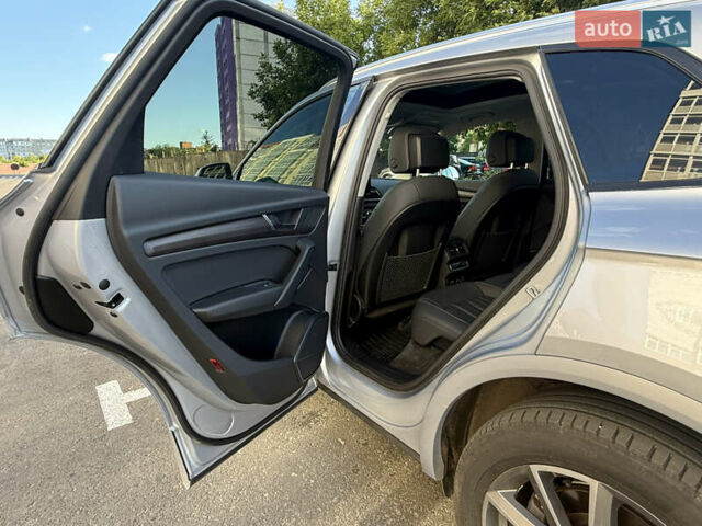 Серый Ауди Ку 5, объемом двигателя 2 л и пробегом 84 тыс. км за 33199 $, фото 17 на Automoto.ua