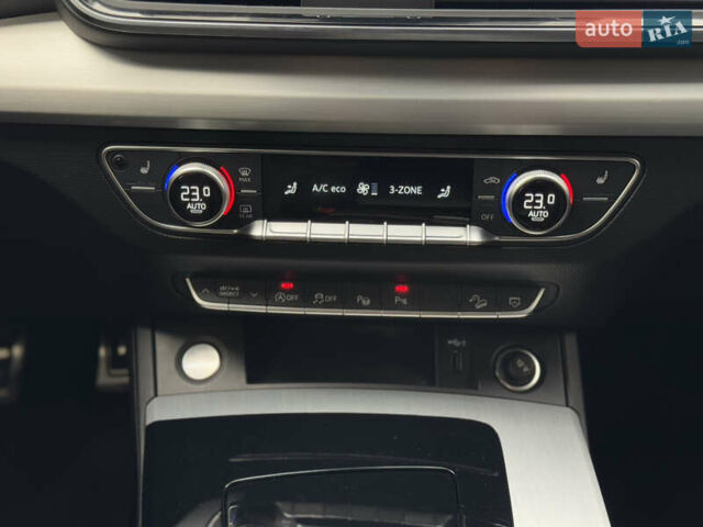 Серый Ауди Ку 5, объемом двигателя 3 л и пробегом 63 тыс. км за 52500 $, фото 26 на Automoto.ua