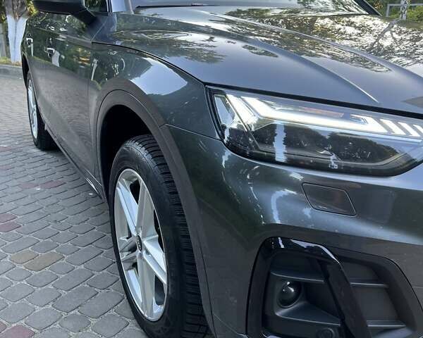 Серый Ауди Ку 5, объемом двигателя 1.97 л и пробегом 108 тыс. км за 42500 $, фото 2 на Automoto.ua