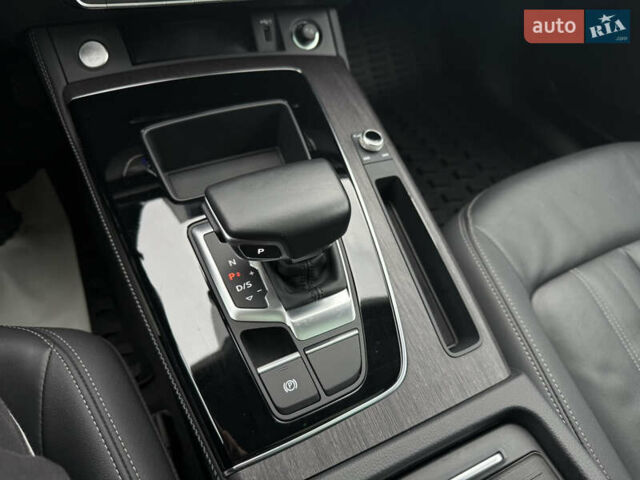 Серый Ауди Ку 5, объемом двигателя 1.98 л и пробегом 119 тыс. км за 33500 $, фото 24 на Automoto.ua