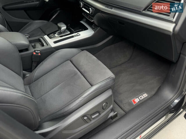 Серый Ауди Ку 5, объемом двигателя 3 л и пробегом 63 тыс. км за 52500 $, фото 40 на Automoto.ua