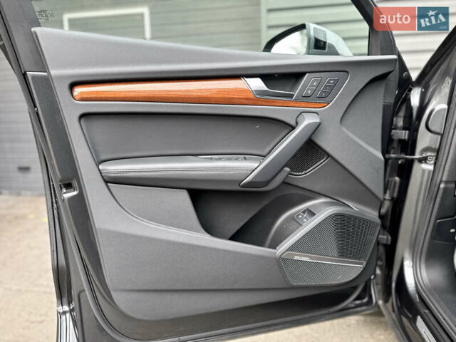 Серый Ауди Ку 5, объемом двигателя 1.98 л и пробегом 41 тыс. км за 51900 $, фото 32 на Automoto.ua