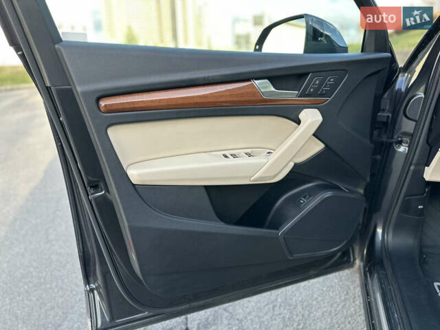 Серый Ауди Ку 5, объемом двигателя 1.98 л и пробегом 59 тыс. км за 36000 $, фото 21 на Automoto.ua