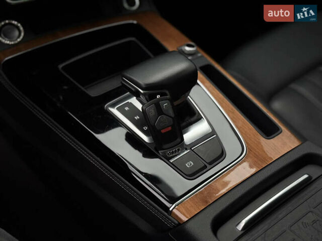 Серый Ауди Ку 5, объемом двигателя 2 л и пробегом 131 тыс. км за 30500 $, фото 47 на Automoto.ua