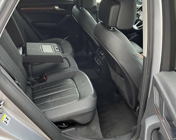 Серый Ауди Ку 5, объемом двигателя 1.98 л и пробегом 153 тыс. км за 29500 $, фото 24 на Automoto.ua