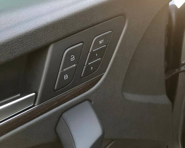 Серый Ауди Ку 5, объемом двигателя 1.98 л и пробегом 50 тыс. км за 39500 $, фото 25 на Automoto.ua