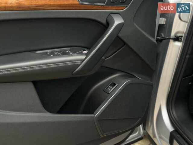 Серый Ауди Ку 5, объемом двигателя 2 л и пробегом 132 тыс. км за 30500 $, фото 31 на Automoto.ua