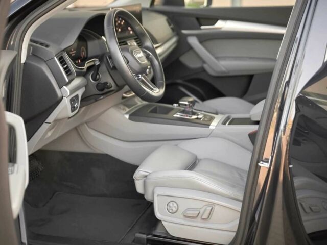 Сірий Ауді Ку 5, об'ємом двигуна 2 л та пробігом 60 тис. км за 24500 $, фото 4 на Automoto.ua