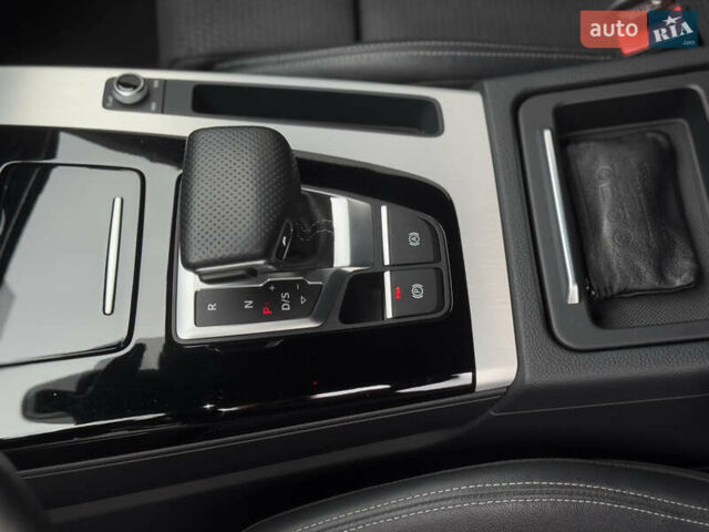 Серый Ауди Ку 5, объемом двигателя 3 л и пробегом 63 тыс. км за 52500 $, фото 30 на Automoto.ua