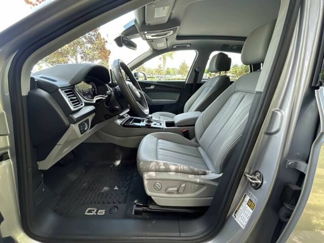 Сірий Ауді Ку 5, об'ємом двигуна 2 л та пробігом 28 тис. км за 10000 $, фото 5 на Automoto.ua