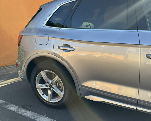 Ауді Ку 5 2022 у Одесі на Automoto.ua Сірий Ауді Ку 5, об'ємом двигуна 2 л та пробігом 48 тис. км за 52500 $, фото 6 на Automoto.ua