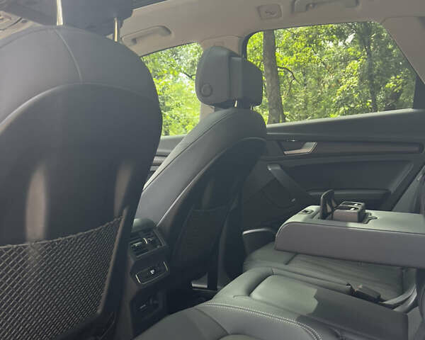 Серый Ауди Ку 5, объемом двигателя 1.98 л и пробегом 34 тыс. км за 40500 $, фото 33 на Automoto.ua