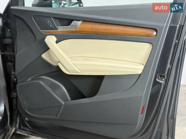 Серый Ауди Ку 5, объемом двигателя 1.98 л и пробегом 3 тыс. км за 34700 $, фото 24 на Automoto.ua