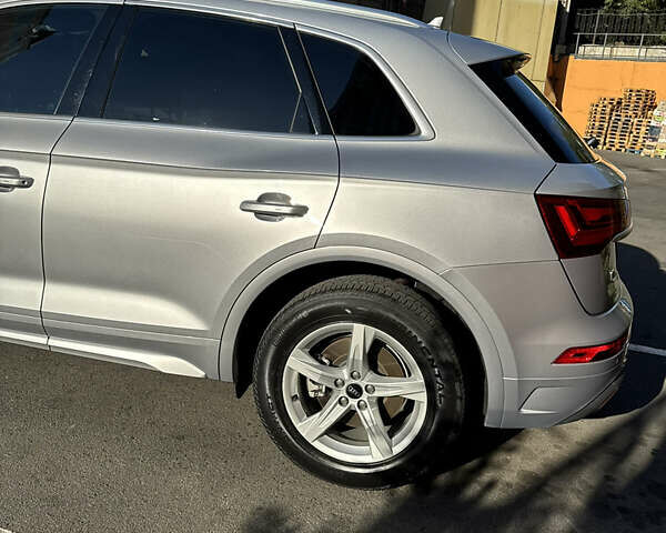 Ауді Ку 5 2022 у Одесі на Automoto.ua Сірий Ауді Ку 5, об'ємом двигуна 2 л та пробігом 48 тис. км за 52500 $, фото 4 на Automoto.ua