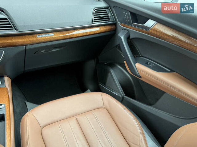 Сірий Ауді Ку 5, об'ємом двигуна 2 л та пробігом 23 тис. км за 39900 $, фото 103 на Automoto.ua