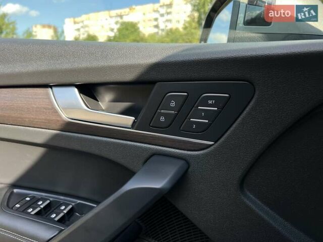 Серый Ауди Ку 5, объемом двигателя 2 л и пробегом 4 тыс. км за 57999 $, фото 31 на Automoto.ua