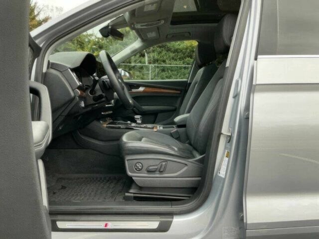 Сірий Ауді Ку 5, об'ємом двигуна 2 л та пробігом 22 тис. км за 37000 $, фото 6 на Automoto.ua