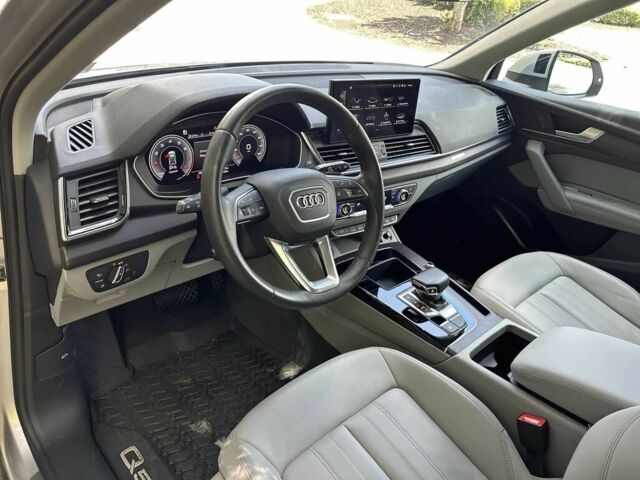 Сірий Ауді Ку 5, об'ємом двигуна 2 л та пробігом 28 тис. км за 10000 $, фото 7 на Automoto.ua