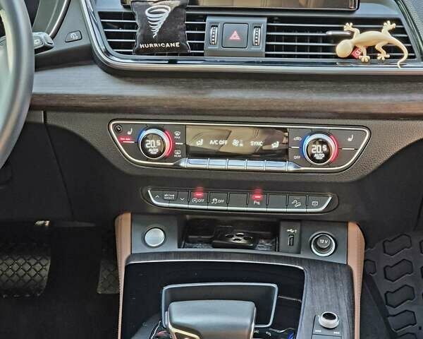 Серый Ауди Ку 5, объемом двигателя 1.98 л и пробегом 21 тыс. км за 38100 $, фото 33 на Automoto.ua