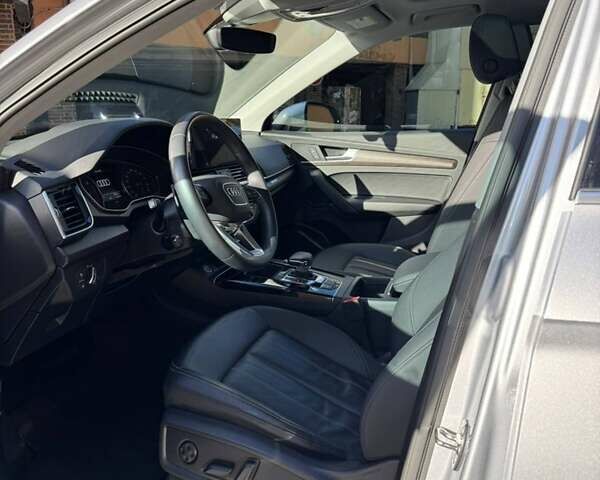 Сірий Ауді Ку 5, об'ємом двигуна 1.98 л та пробігом 66 тис. км за 39000 $, фото 4 на Automoto.ua