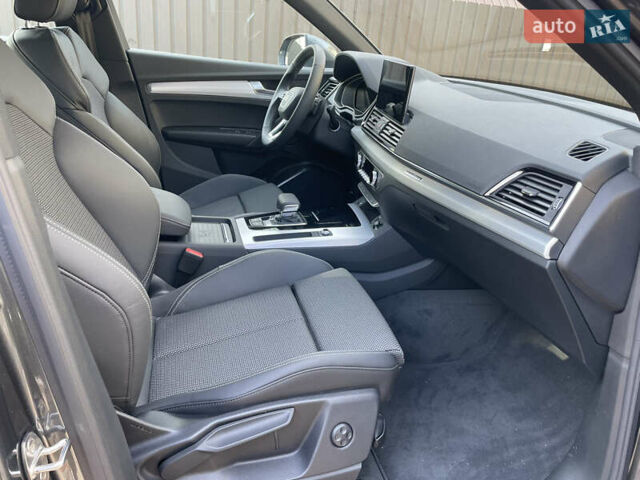 Серый Ауди Ку 5, объемом двигателя 1.97 л и пробегом 51 тыс. км за 55500 $, фото 29 на Automoto.ua