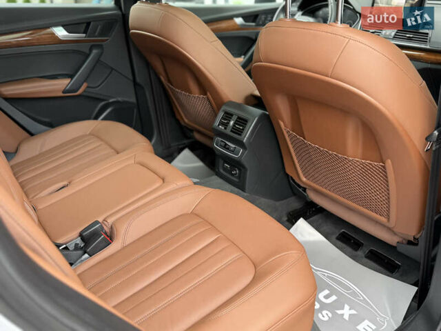 Сірий Ауді Ку 5, об'ємом двигуна 2 л та пробігом 23 тис. км за 39900 $, фото 131 на Automoto.ua