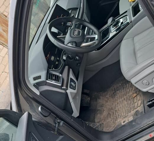 Сірий Ауді Ку 5, об'ємом двигуна 2 л та пробігом 134 тис. км за 29649 $, фото 2 на Automoto.ua