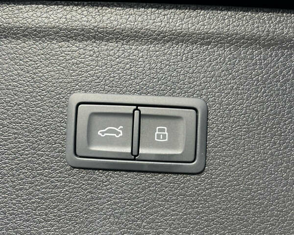 Серый Ауди Ку 5, объемом двигателя 1.97 л и пробегом 51 тыс. км за 55500 $, фото 17 на Automoto.ua