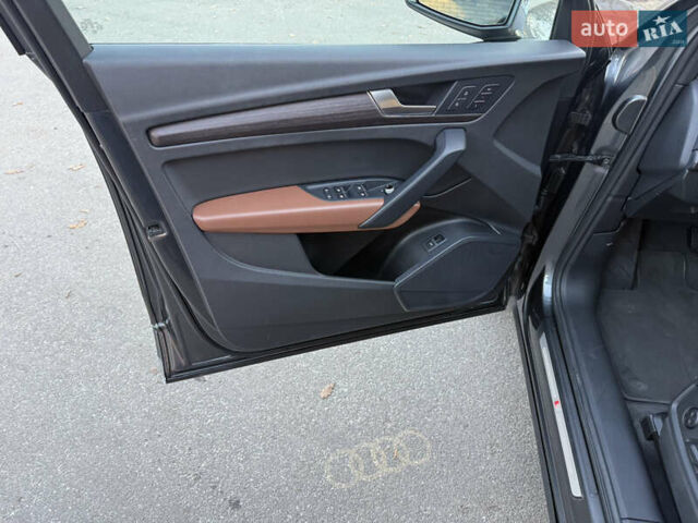 Серый Ауди Ку 5, объемом двигателя 1.98 л и пробегом 56 тыс. км за 37000 $, фото 13 на Automoto.ua