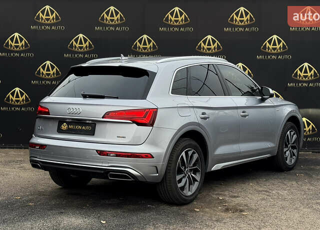 Серый Ауди Ку 5, объемом двигателя 1.98 л и пробегом 10 тыс. км за 42000 $, фото 5 на Automoto.ua