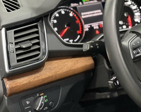 Серый Ауди Ку 5, объемом двигателя 1.98 л и пробегом 18 тыс. км за 34700 $, фото 45 на Automoto.ua