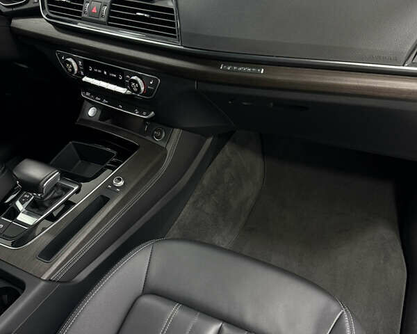 Серый Ауди Ку 5, объемом двигателя 1.98 л и пробегом 39 тыс. км за 44900 $, фото 17 на Automoto.ua