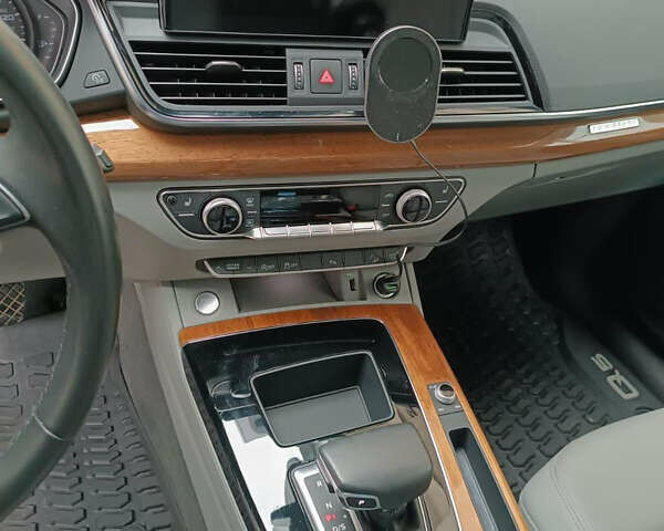 Серый Ауди Ку 5, объемом двигателя 1.98 л и пробегом 25 тыс. км за 36500 $, фото 5 на Automoto.ua