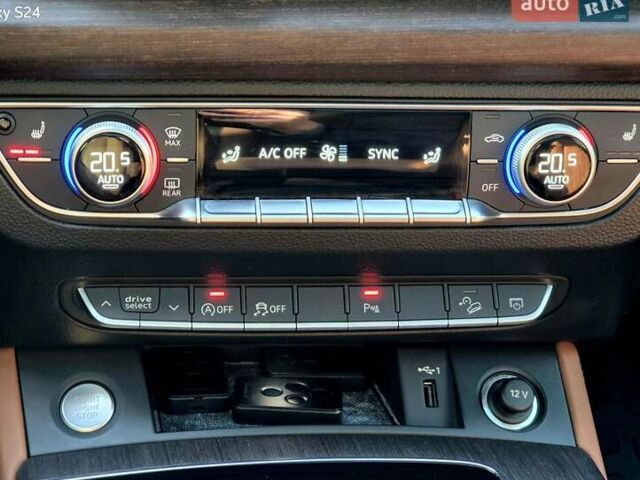 Серый Ауди Ку 5, объемом двигателя 1.98 л и пробегом 21 тыс. км за 38100 $, фото 35 на Automoto.ua