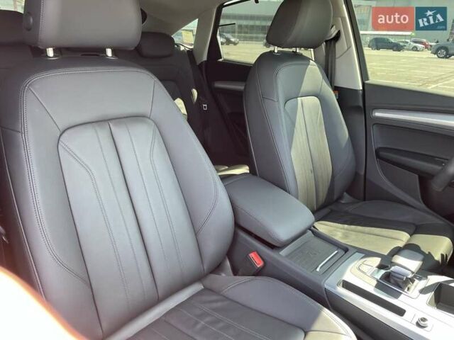 Ауди Ку 5 2022 в Киеве на Automoto.ua Серый Ауди Ку 5, объемом двигателя 1.97 л и пробегом 30 тыс. км за 55500 $, фото 30 на Automoto.ua