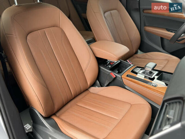 Сірий Ауді Ку 5, об'ємом двигуна 2 л та пробігом 23 тис. км за 39900 $, фото 128 на Automoto.ua