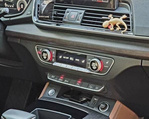 Серый Ауди Ку 5, объемом двигателя 1.98 л и пробегом 21 тыс. км за 38100 $, фото 30 на Automoto.ua