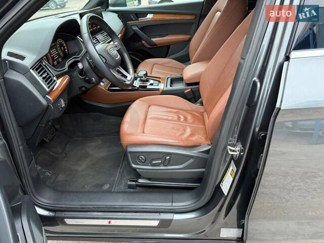 Серый Ауди Ку 5, объемом двигателя 1.98 л и пробегом 67 тыс. км за 40500 $, фото 13 на Automoto.ua