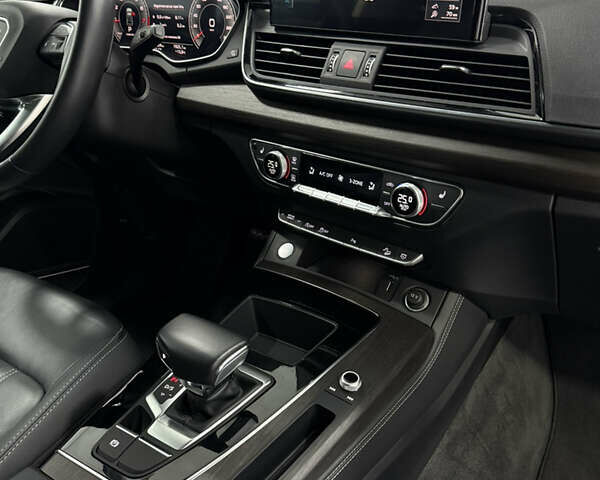 Серый Ауди Ку 5, объемом двигателя 1.98 л и пробегом 39 тыс. км за 44900 $, фото 18 на Automoto.ua