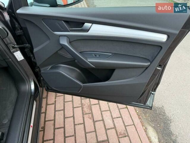 Серый Ауди Ку 5, объемом двигателя 1.97 л и пробегом 35 тыс. км за 59990 $, фото 36 на Automoto.ua