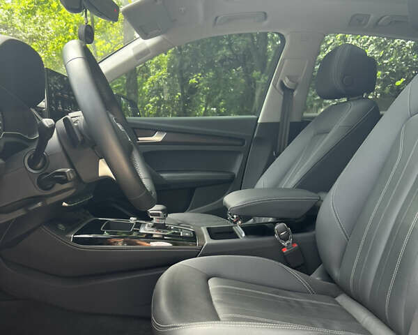 Серый Ауди Ку 5, объемом двигателя 1.98 л и пробегом 34 тыс. км за 40500 $, фото 25 на Automoto.ua