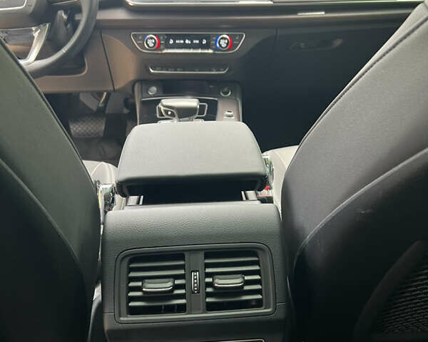 Серый Ауди Ку 5, объемом двигателя 1.98 л и пробегом 34 тыс. км за 40500 $, фото 31 на Automoto.ua